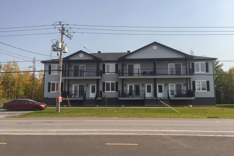 400, 34e Avenue, SaintZotique, Qc, J0P 1Z0 CIS Condos Locatifs